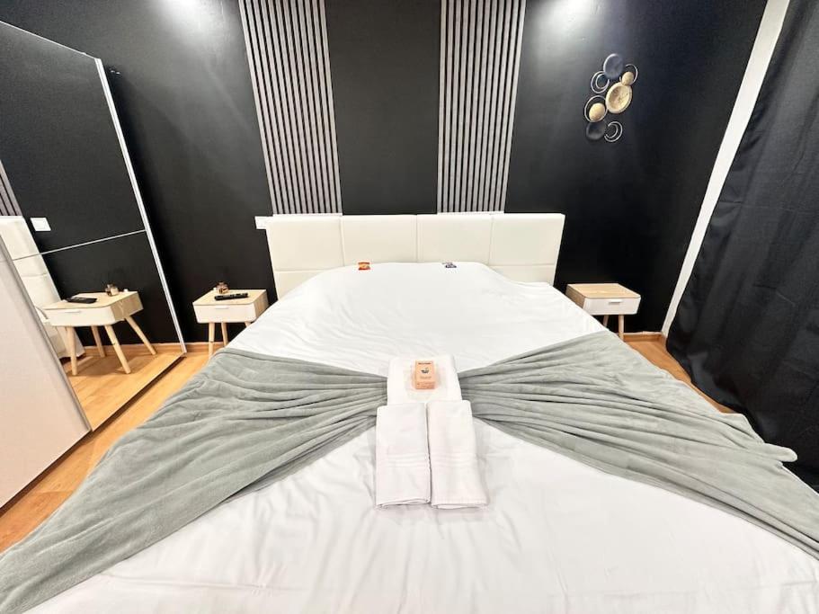 E Servagnat T3 Luxe Avec Sauna Jacuzzi Et Hammam เอแปร์เน ภายนอก รูปภาพ